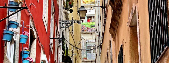 Rua no Bairro popular de Alfama, Lisboa © Vitor Oliveira / CC