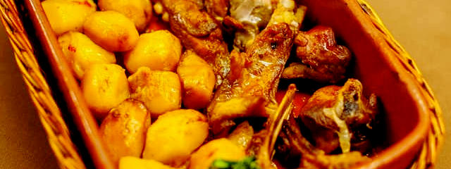 Restaurante Douro à Mesa em Peso da Régua, distrito de Vila Real no Alto Douro &copy; Rest. Douro à Mesa, ilustração