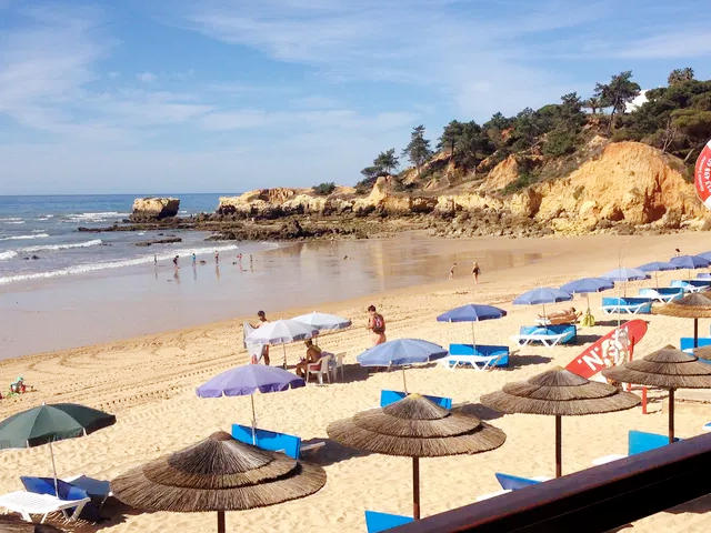 Praia da Oura, Albufeira, Distrito de Faro (Algarve), Sul de Portugal © / Internet, ilustração