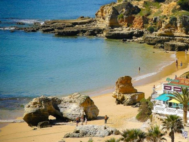 Praia dos Olhos de Água, Albufeira, Distrito de Faro (Algarve), Sul de Portugal © / Internet, ilustração