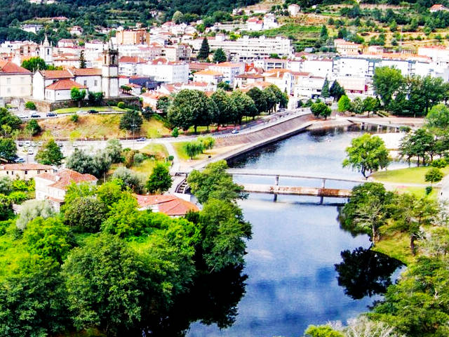 Vista de Portela e Extremo, Arcos de Valdevez, distrito de Viana do Castelo, Alto Minho &copy; CM de Arcos de Valdevez