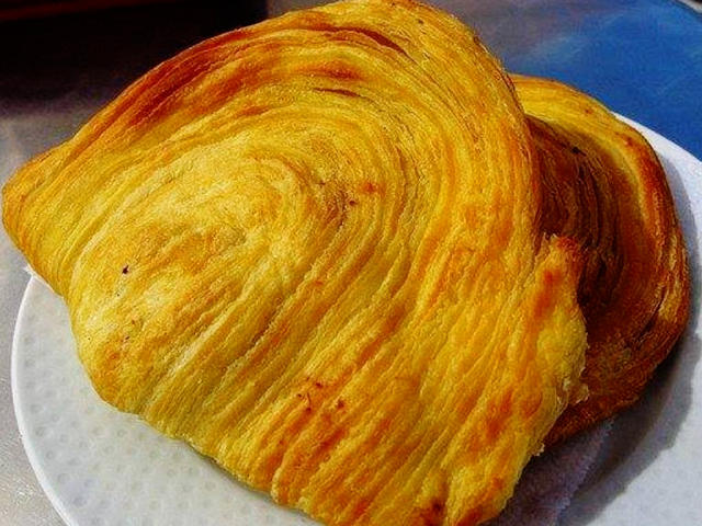 Pastel de Molho da Covilhã, delicioso petisco da Beira Interior, Centro de Portugal &copy; / Pingo Doce, ilustração