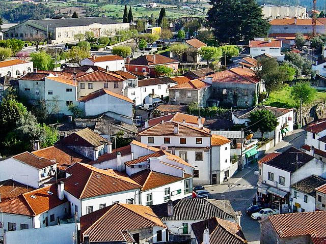 Vista do Centro de Celorico da Beira, Distrito de Guarda, na Beira Alta, Região Centro &copy; / Wikipedia