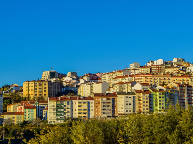 Vista da Cidade da Covilhã (Distrito de Castelo Branco), Beira Interior &copy; CM da Covilhã, ilustração