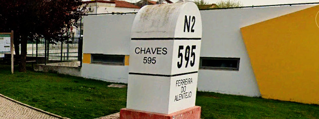 Marco da N2 (km 595 desde Chaves) em Ferreira do Alentejo (Distrito de Beja), no Baixo Alentejo &copy; GEP, ilustração