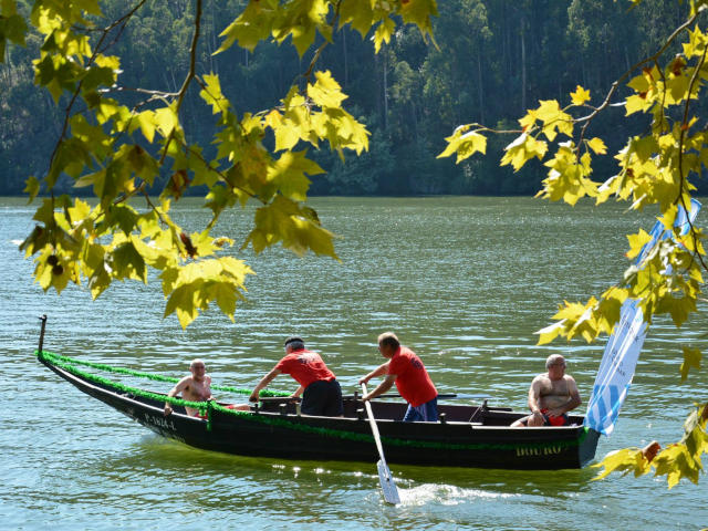 Barco valboeiro de Gondomar no Rio Douro &copy; CM de Gondomar