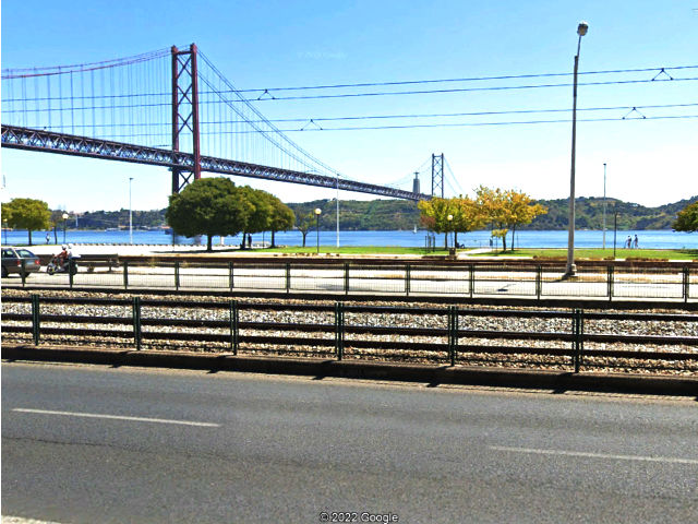 Ponte 25 de Abril sobre o Rio Tejo, Freguesia de Alcântara, Lisboa &copy; Google Earth Pro
