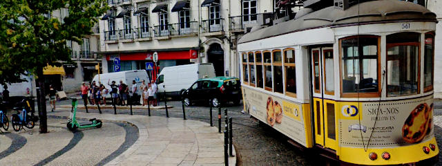 Bairro Alto - Vista da Praça Luís de Camões, Freguesia da Misericórdia, Lisboa &copy; Google Earth Pro