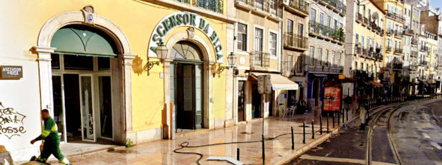 Ascensor da Bica, Rua São Paulo, Freguesia da Misericórdia, Lisboa &copy; Google Earth Pro