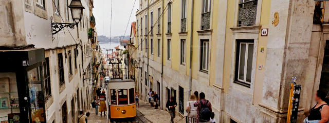 Vista da Rua da Bica de Duarte Belo, no Centro Histórico, Freguesia da Misericórdia, Lisboa &copy; Google Earth Pro