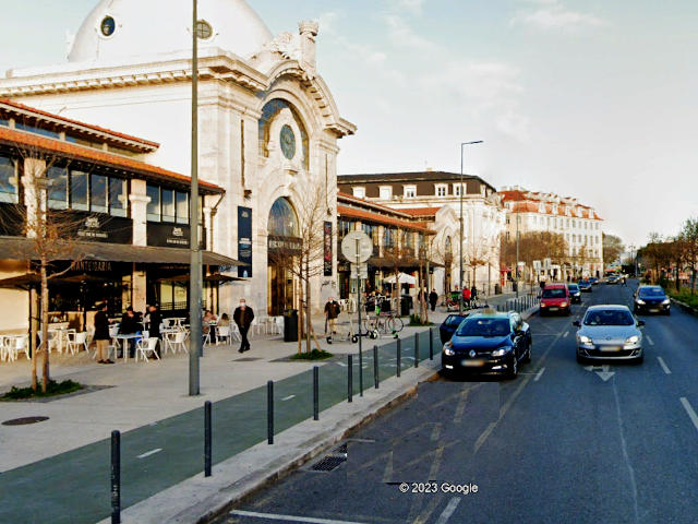 Vista do Mercado da Ribeira, na Avenida 24 de Julho, Freguesia da Misericórdia, Lisboa &copy; Google Earth Pro