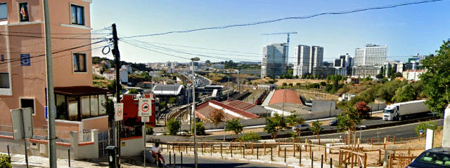 Calçada dos Mestres, bairro Calçada dos Mestres,, Freguesia de Campolide, Lisboa &copy; Google Earth Pro