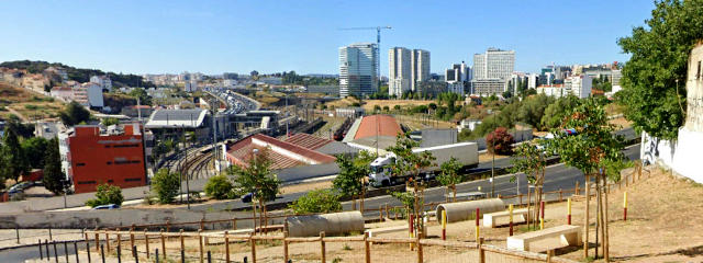Calçada dos Mestres, bairro Calçada dos Mestres,, Freguesia de Campolide, Lisboa &copy; Google Earth Pro