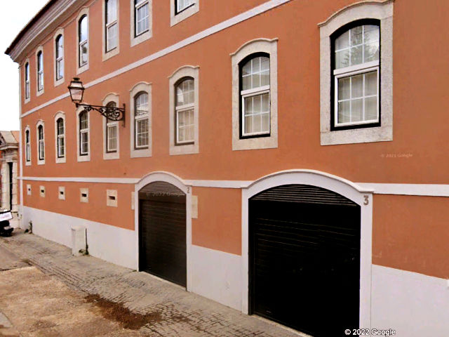 Fachada no Largo São João Baptista (detalhe), Freguesia do Lumiar, Lisboa © Google Earth Pro