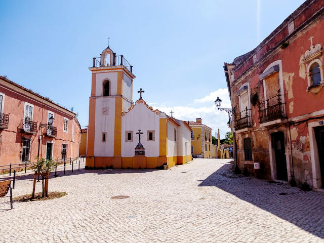 Capela de São Sebastião, no Bairro do Paço do Lumiar, Freguesia do Lumiar, Lisboa &copy; / Freguesia do Lumiar, ilustração