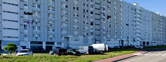 Blocos de apartamentos residenciais, Bairro dos Lóios, Rua Pardal Monteiro, Freguesia de Marvila, Lisboa &copy; Google Earth Pro