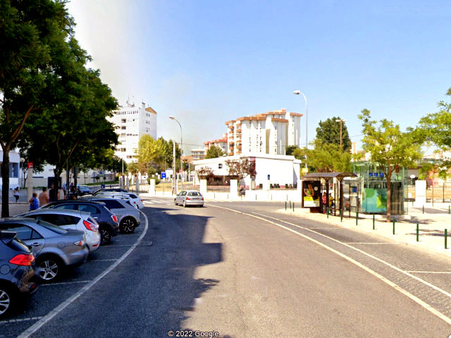 Azinhaga da Cidade, Freguesia de Santa Clara, Lisboa © Google Earth Pro