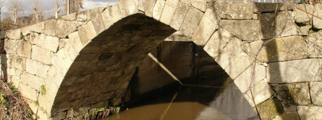 Ponte medieval em Lousada, no Sousa, Distrito do Porto, Douro Litoral (Região Norte) &copy; / CM Lousada, ilustração