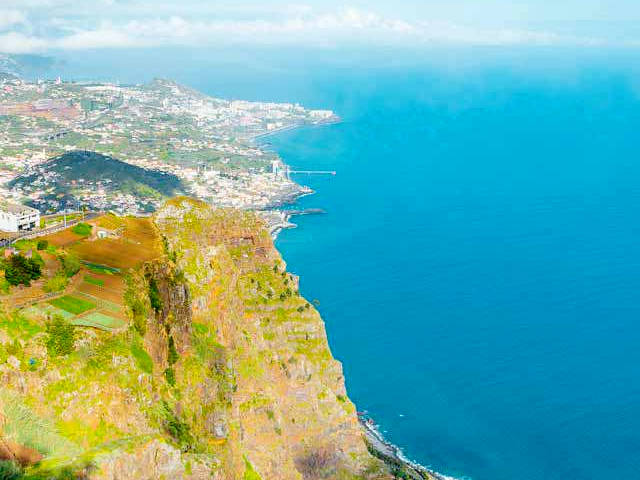 Paisagem da Ilha da Madeira no Cabo Girão, Portugal &copy; / Visit Madeira