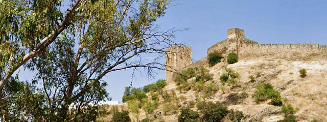 vista do castelo em Mértola (Beja) Baixo Alentejo &copy; GEP, ilustração