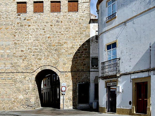 Antiga Porta de Alegrete, em Portalegre, Distrito de Portalegre, Alto Alentejo &copy; / Wikipedia