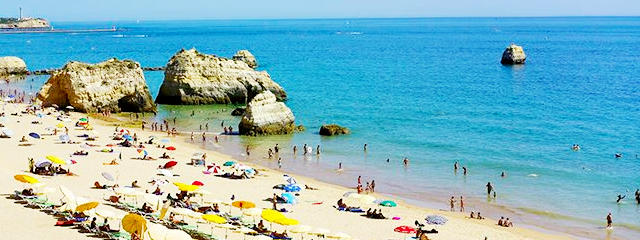 Praia dos Três Castelos, Portimão, Distrito de Faro, Algarve &copy; Visit Portugal, ilustração