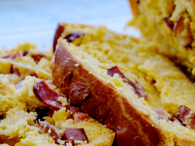 Folar de Valpaços, produto típico (Distrito de Vila Real), em Alto Douro Trás-os-Montes &copy; CM de Valpaços, ilustração